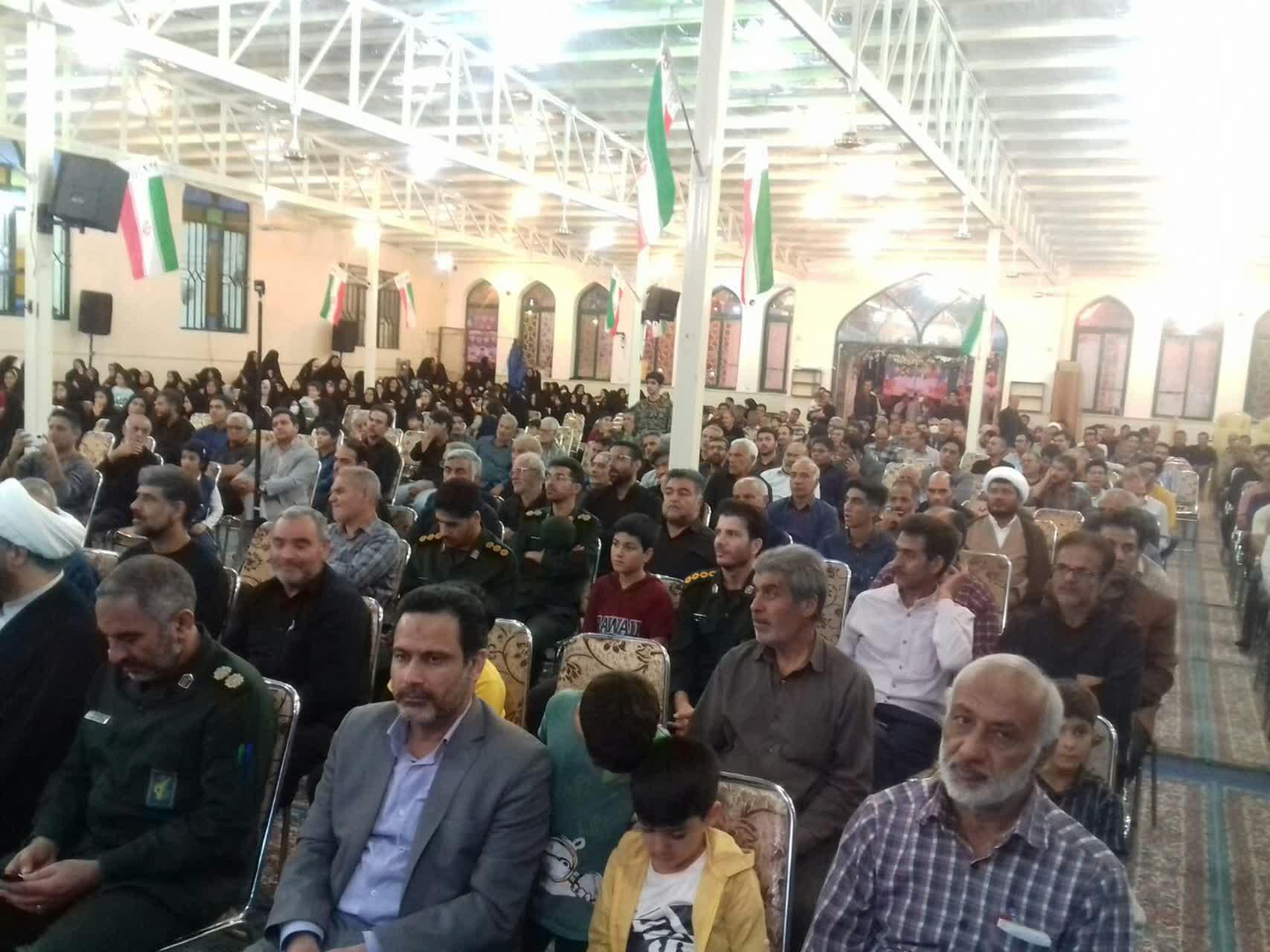 یادواره سرداران، ۱۵۷ شهید و پنج شهید گمنام شهرنوش آباد در گلزار شهدای این شهر برگزار شد.